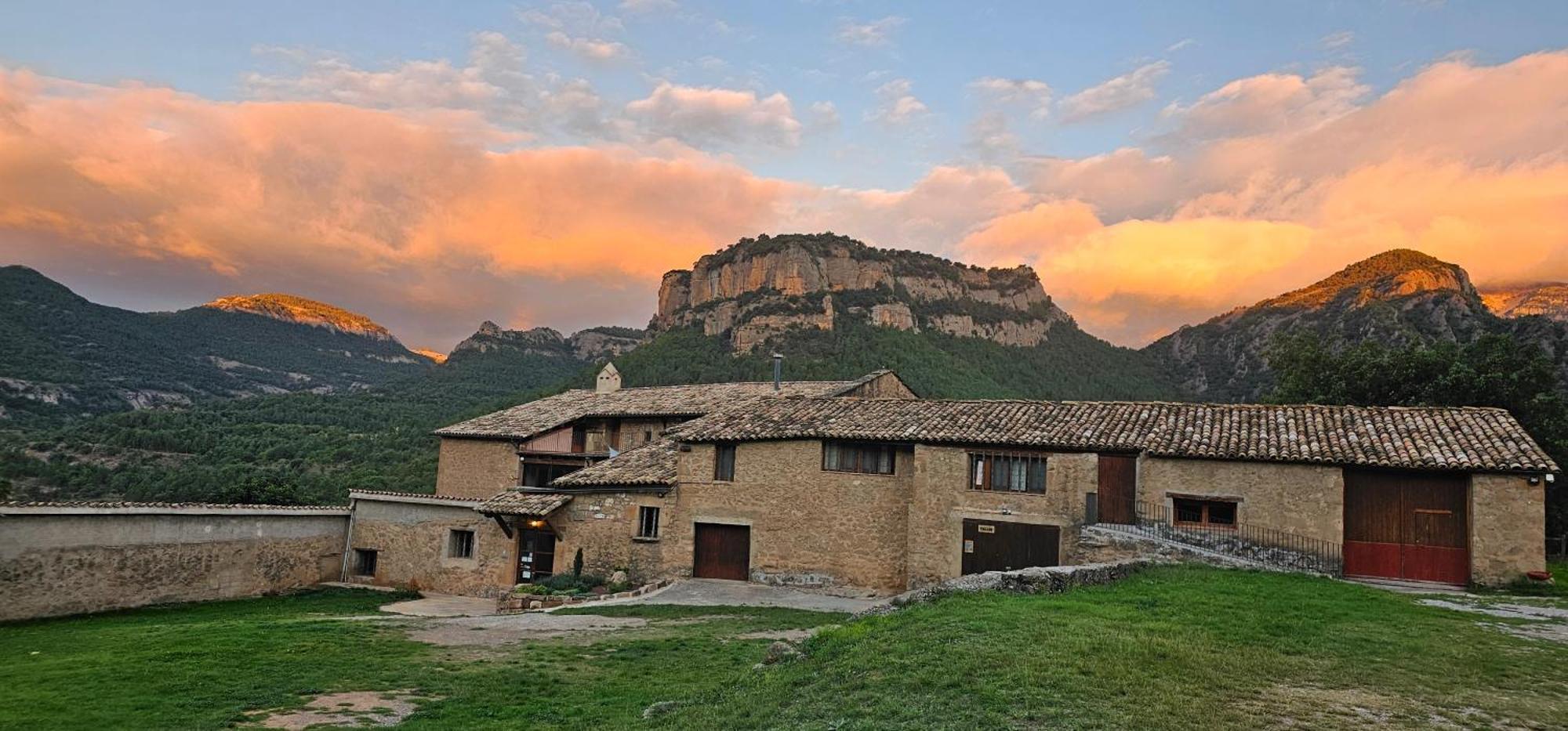 Cases Altes De Posada Navés Extérieur photo